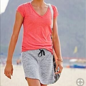 Athleta Downplay Mini Skirt‎ Size Medium Heather Gray Pull On Casual Comfortable